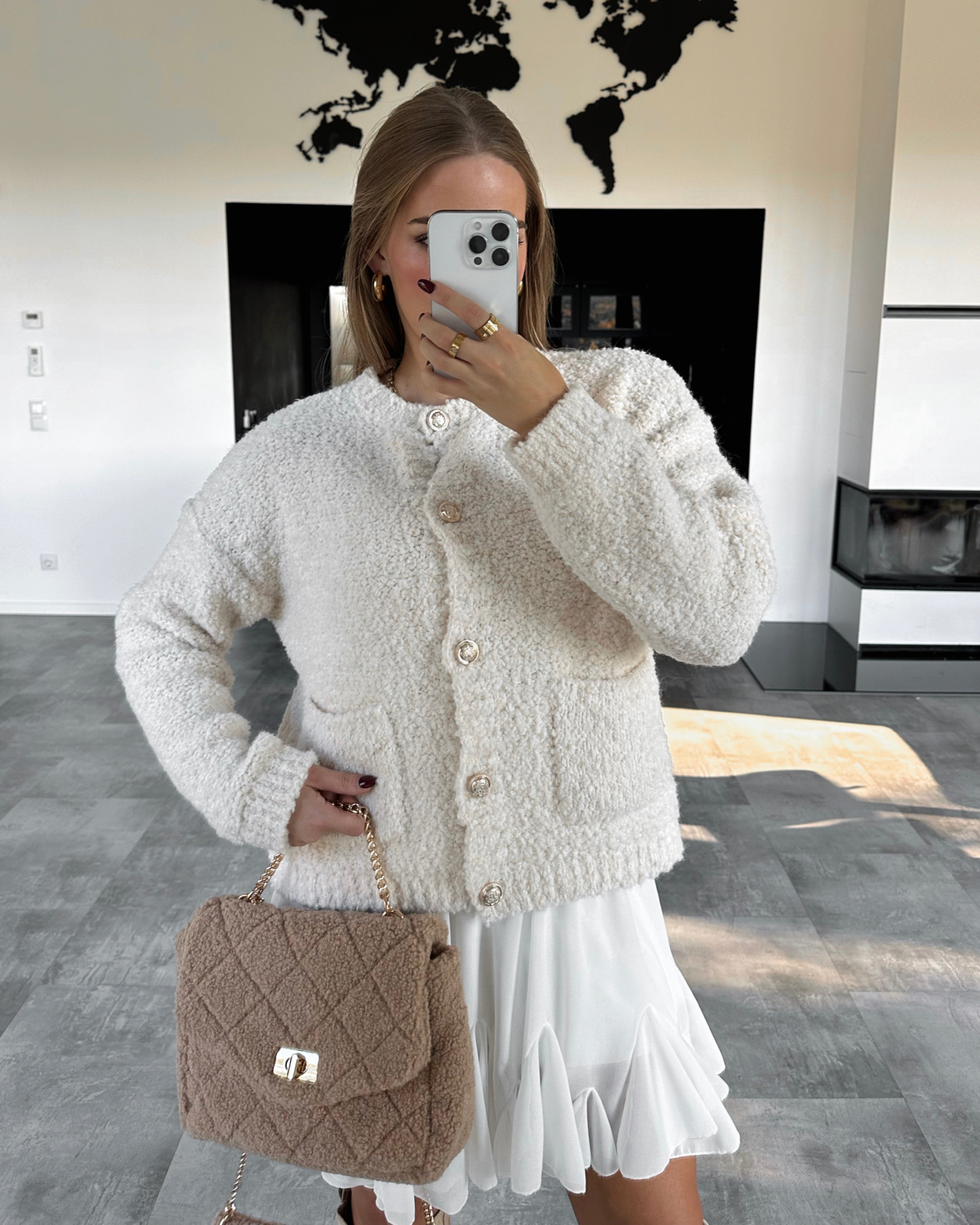 Bouclé Cardigan "Estelle" mit goldenen Knöpfen Ecru