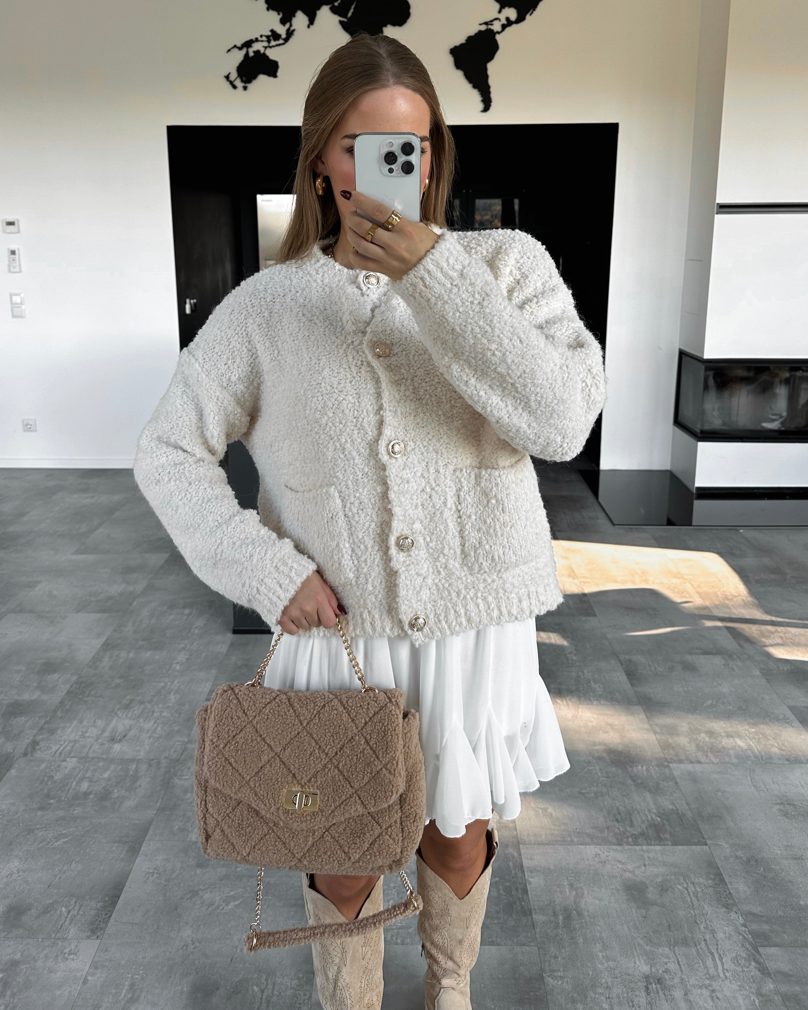 Bouclé Cardigan "Estelle" mit goldenen Knöpfen Ecru