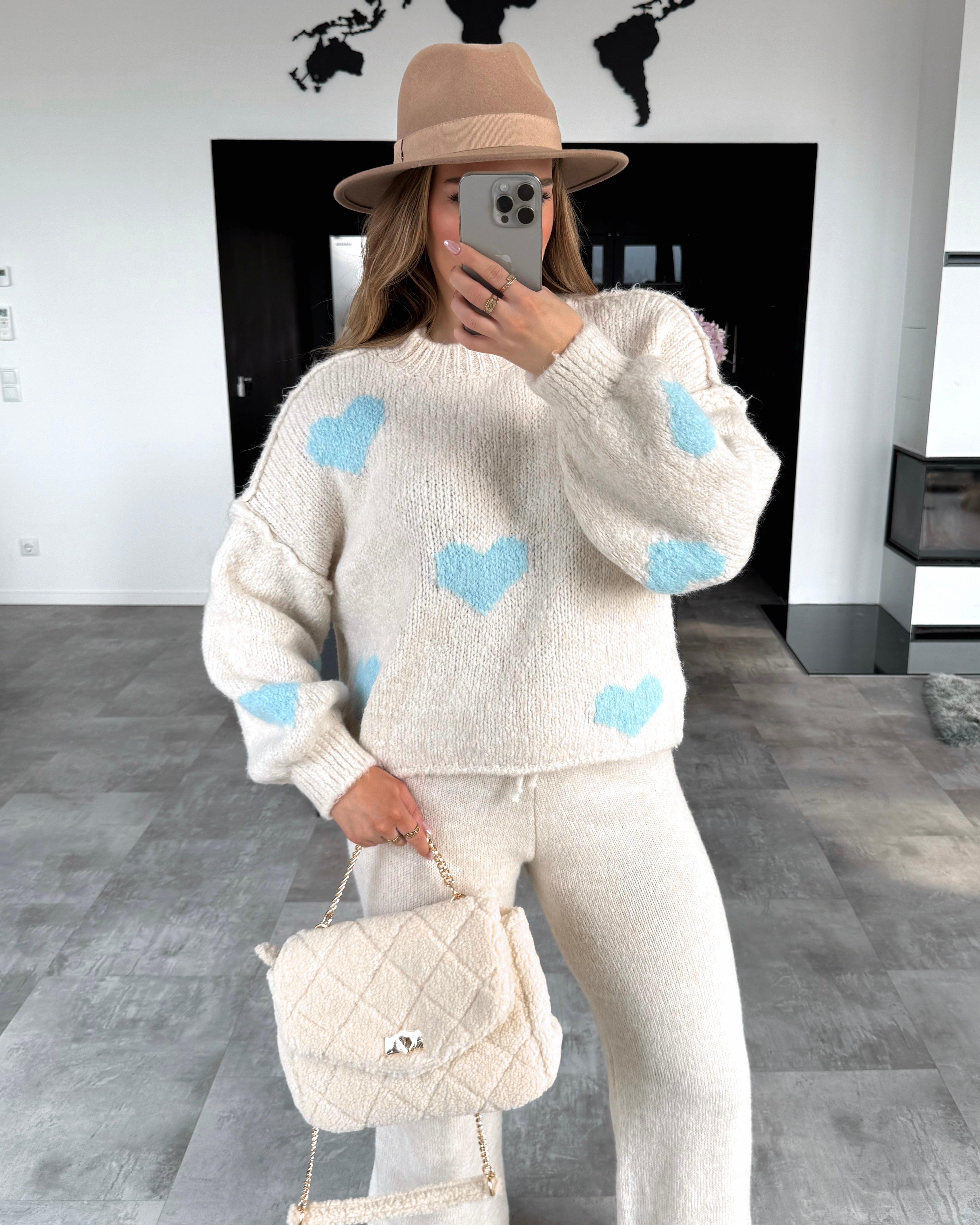 Pullover "Big Hearts" Ecru-Blau